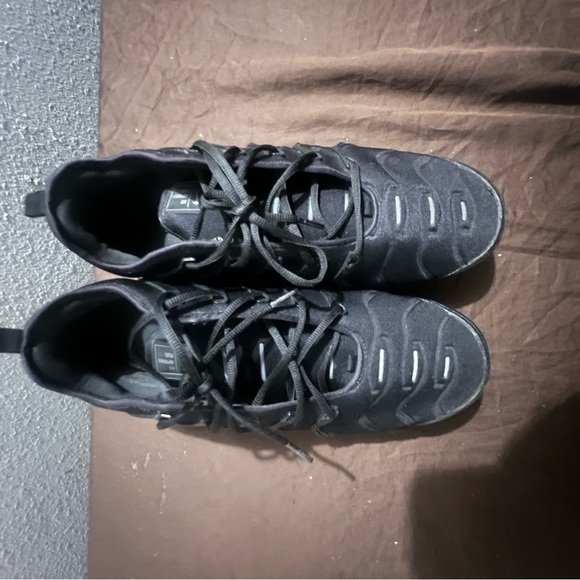 Nike Black VaporMax Sneakers Triple Black Authentic - Picture 4 of 8